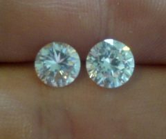 We have available rough diamonds and polished diamond for sell